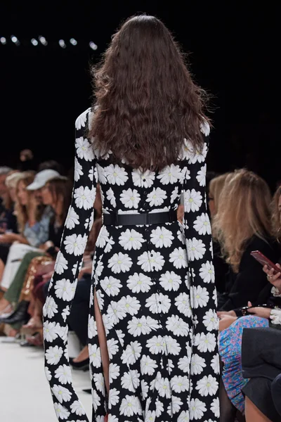 Look 64